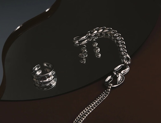 photo 1650447158190 048acb9b1060